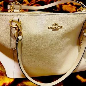 Coach authentic pearl color purse